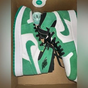 They are brand new Nike air Jordan’s 1 high zoom comfort